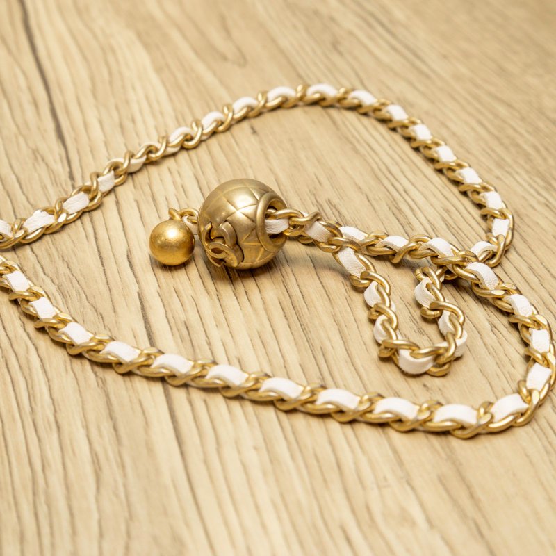 CHANEL 白色方盒子化妝包帶鏡子11金球30開肩背包-2