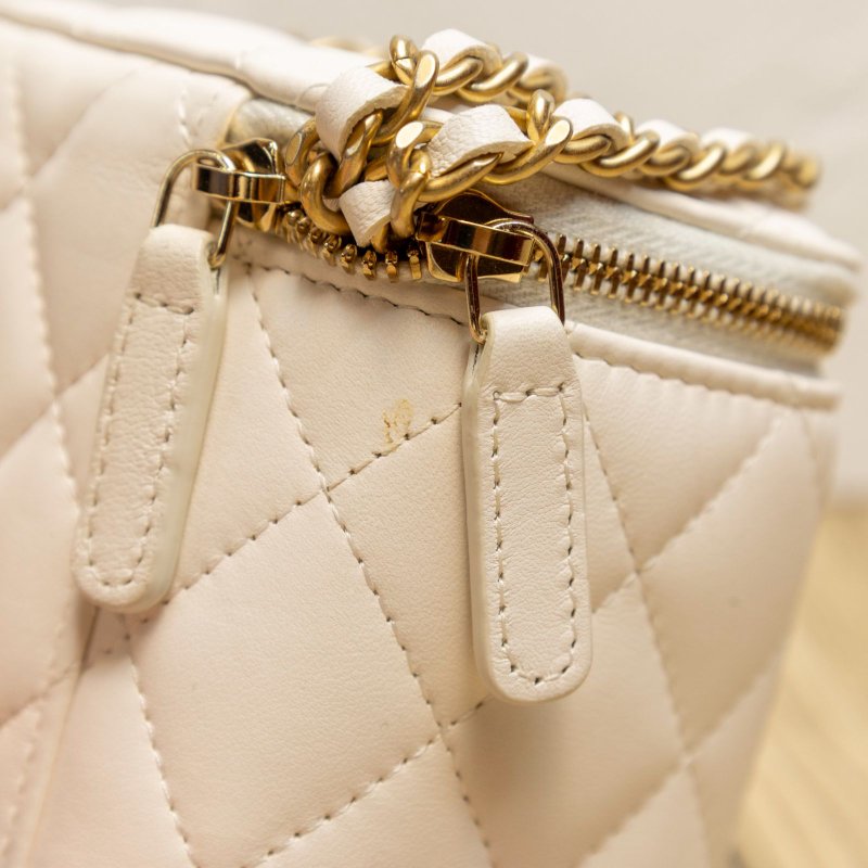 CHANEL 白色方盒子化妝包帶鏡子11金球30開肩背包-4