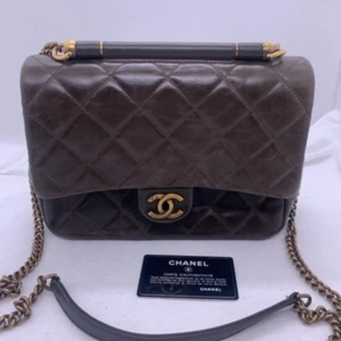 香奈兒（CHANEL）亮面小牛皮菱格紋中號手提翻蓋包