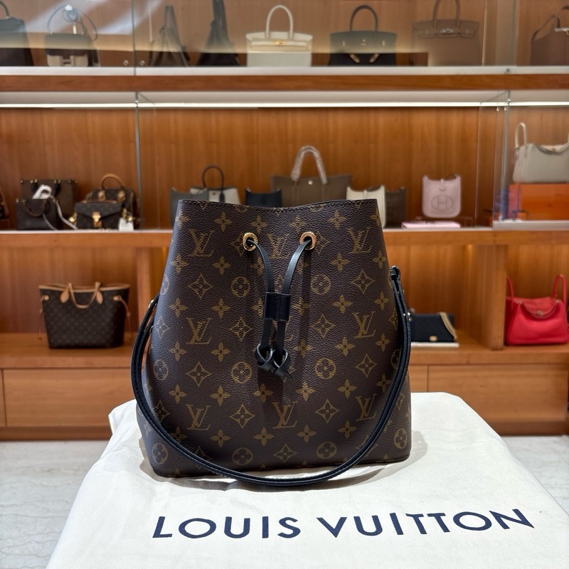 【現貨|人氣王】Louis Vuitton Néonoé MM 水桶包|Monogram 老花 × 皮革束口設計|經典混搭實用首選|通勤出遊兩用包-0