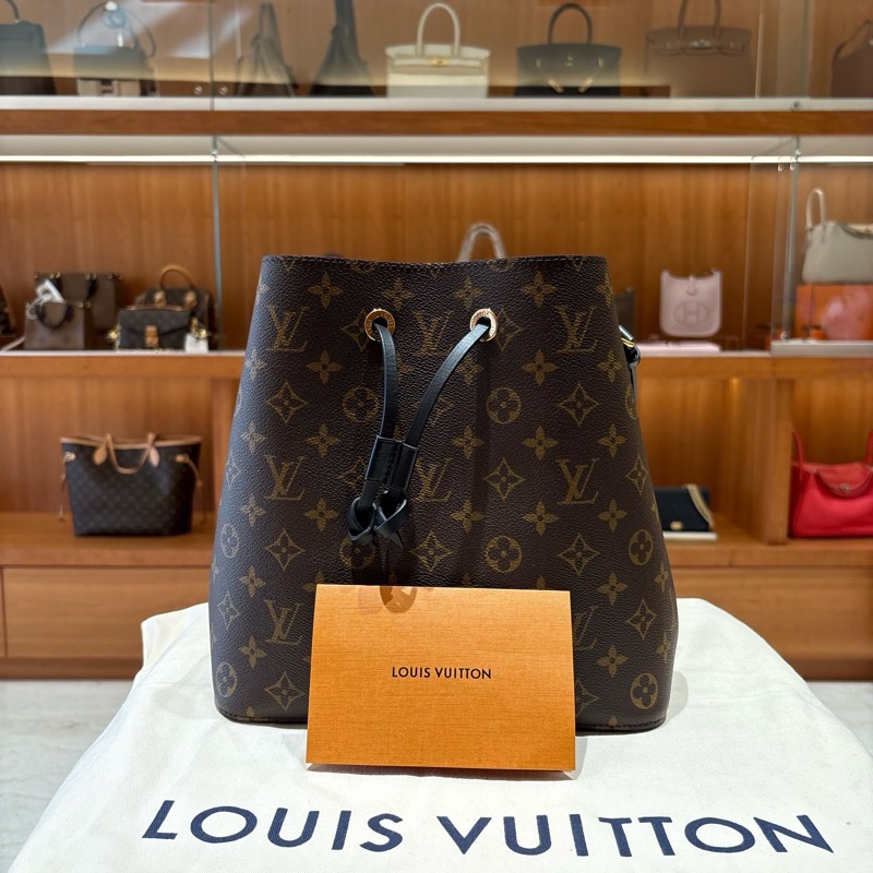 【現貨|人氣王】Louis Vuitton Néonoé MM 水桶包|Monogram 老花 × 皮革束口設計|經典混搭實用首選|通勤出遊兩用包-4