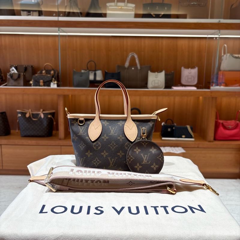 【現貨|超萌小包】Louis Vuitton Neverfull BB 迷你托特包|經典老花圖騰 × 寬背帶設計|附原廠LOGO刺繡肩背帶|迷你尺寸超可愛!-5