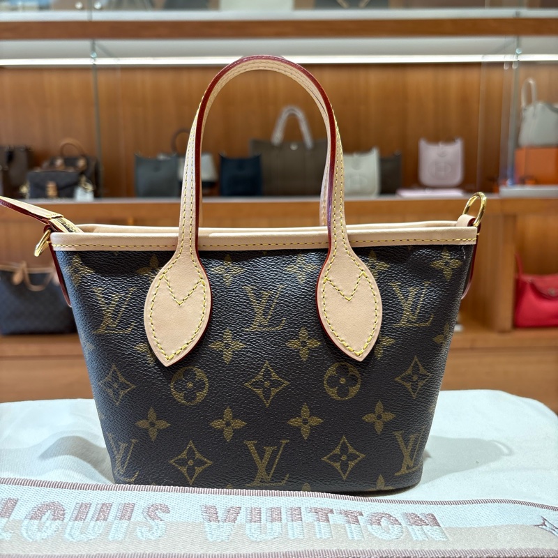【現貨|超萌小包】Louis Vuitton Neverfull BB 迷你托特包|經典老花圖騰 × 寬背帶設計|附原廠LOGO刺繡肩背帶|迷你尺寸超可愛!-6