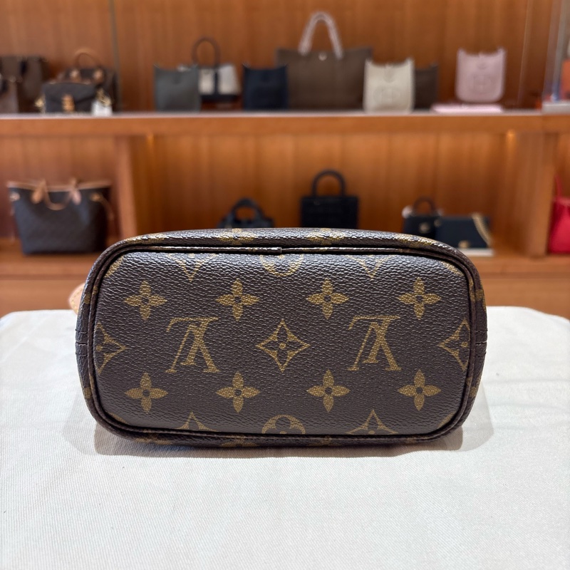 【現貨|超萌小包】Louis Vuitton Neverfull BB 迷你托特包|經典老花圖騰 × 寬背帶設計|附原廠LOGO刺繡肩背帶|迷你尺寸超可愛!-7