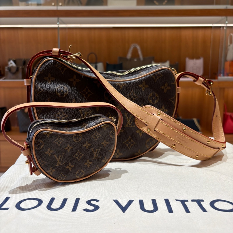 【現貨|經典復刻】Louis Vuitton Croissant MM 豌豆包|中號弧形肩背包|經典 Monogram 老花|自然皮革飾邊|法式氣質穿搭首選-1