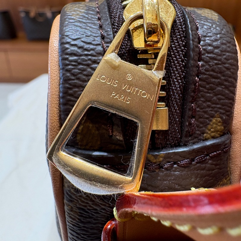 【現貨|經典復刻】Louis Vuitton Croissant MM 豌豆包|中號弧形肩背包|經典 Monogram 老花|自然皮革飾邊|法式氣質穿搭首選-5