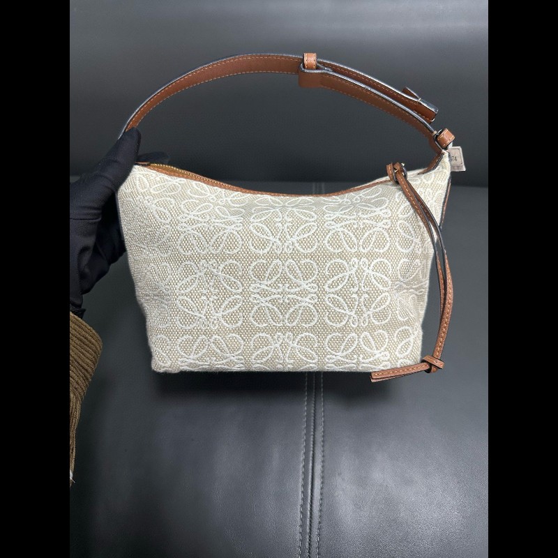 LOEWE Cubi 小號飯盒包-1