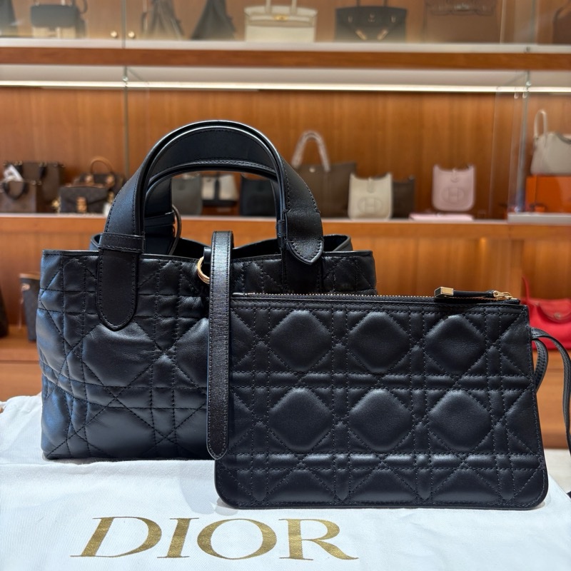 【現貨｜優雅極簡】Dior Toujours 小號手提包｜黑色籐格紋小牛皮｜附同色拉鍊內袋｜精緻百搭輕精品之選-1