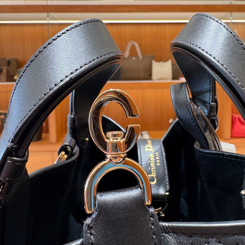 【現貨｜優雅極簡】Dior Toujours 小號手提包｜黑色籐格紋小牛皮｜附同色拉鍊內袋｜精緻百搭輕精品之選-4