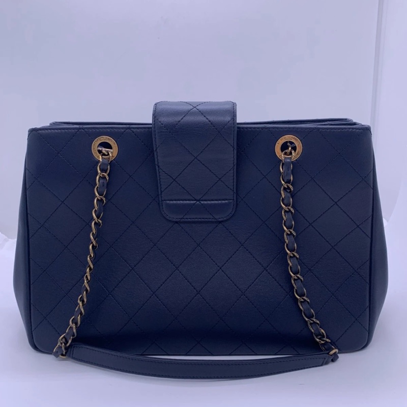 Chanel香奈兒 Around The Corner 手提包 海軍藍小牛皮絎縫金屬鏈條手提包-1