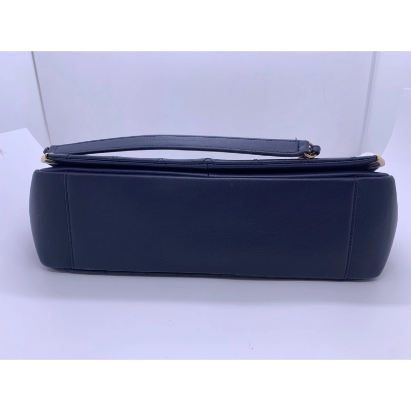 Chanel香奈兒 Around The Corner 手提包 海軍藍小牛皮絎縫金屬鏈條手提包-2