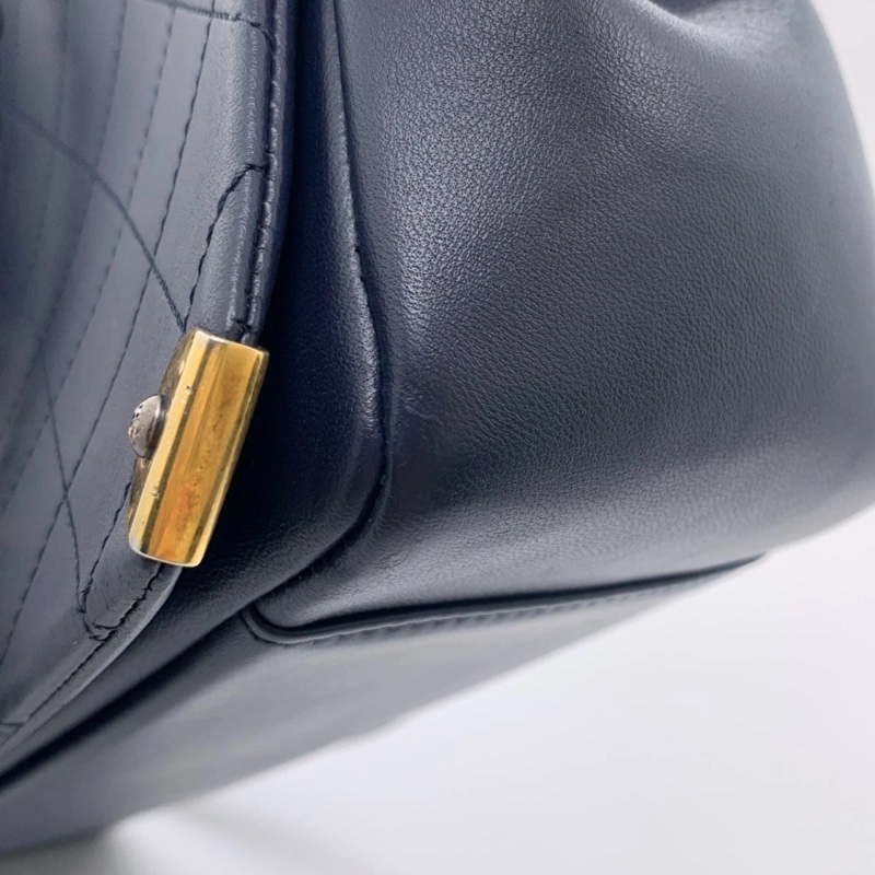 Chanel香奈兒 Around The Corner 手提包 海軍藍小牛皮絎縫金屬鏈條手提包-7