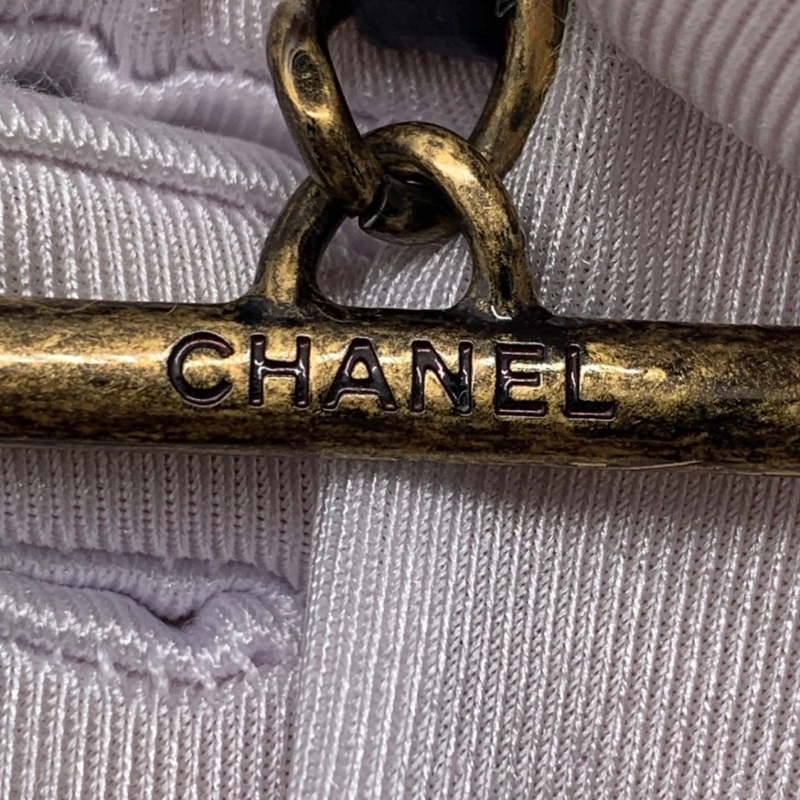 Chanel香奈兒 Around The Corner 手提包 海軍藍小牛皮絎縫金屬鏈條手提包-19