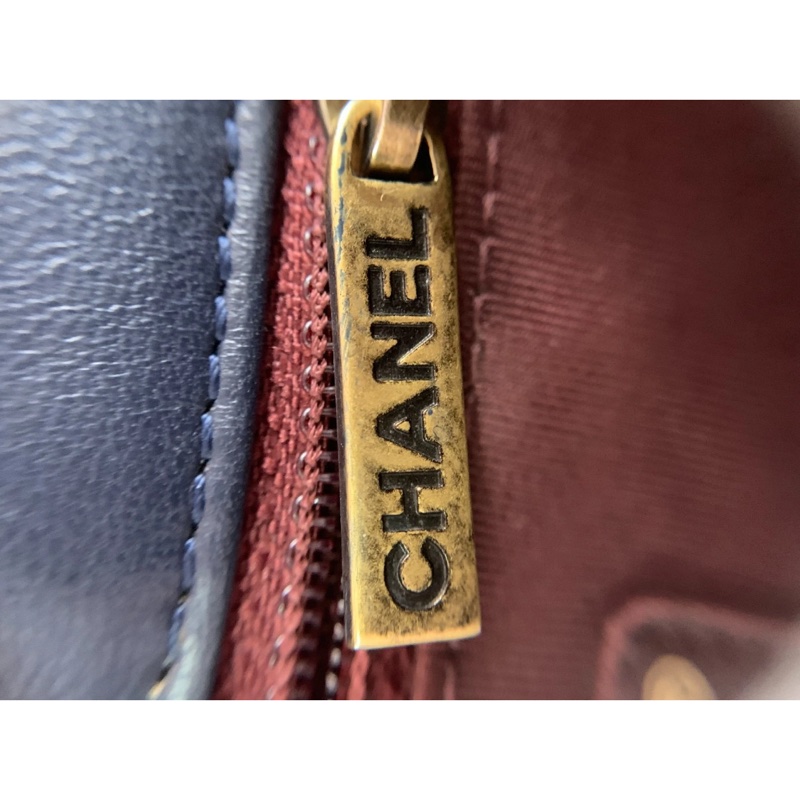 Chanel香奈兒 Around The Corner 手提包 海軍藍小牛皮絎縫金屬鏈條手提包-20