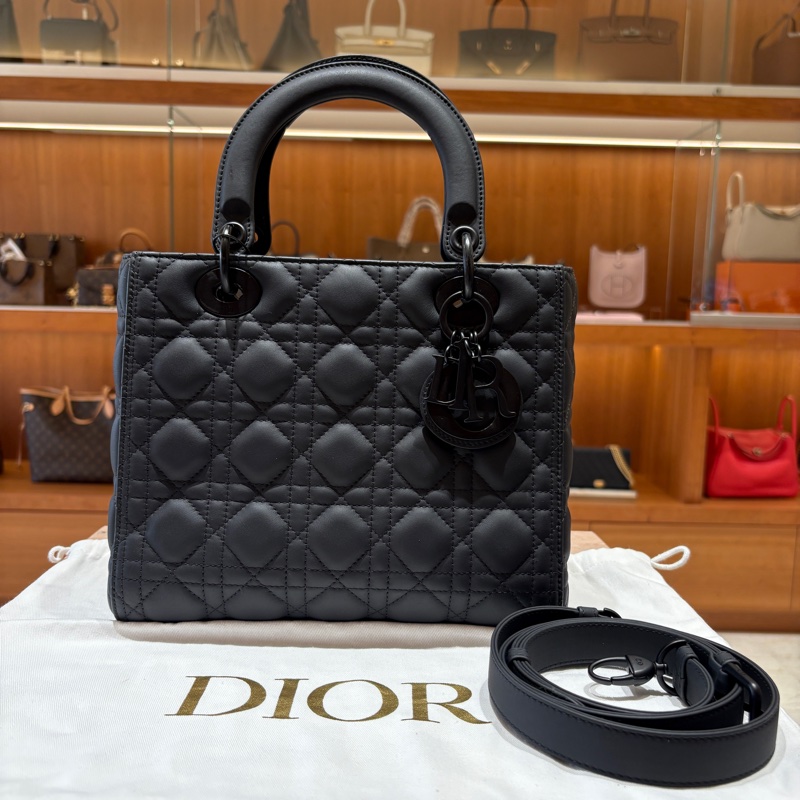 【現貨|極致黑魅】Lady Dior 5格 黛妃包|啞光黑 × 磨砂黑扣|經典籐格紋手提包|Dior 奧黛麗赫本同款-0