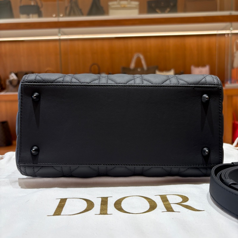【現貨|極致黑魅】Lady Dior 5格 黛妃包|啞光黑 × 磨砂黑扣|經典籐格紋手提包|Dior 奧黛麗赫本同款-7