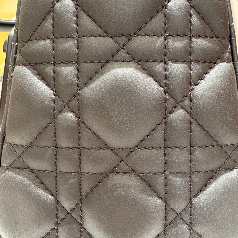 【現貨|極致黑魅】Lady Dior 5格 黛妃包|啞光黑 × 磨砂黑扣|經典籐格紋手提包|Dior 奧黛麗赫本同款-11