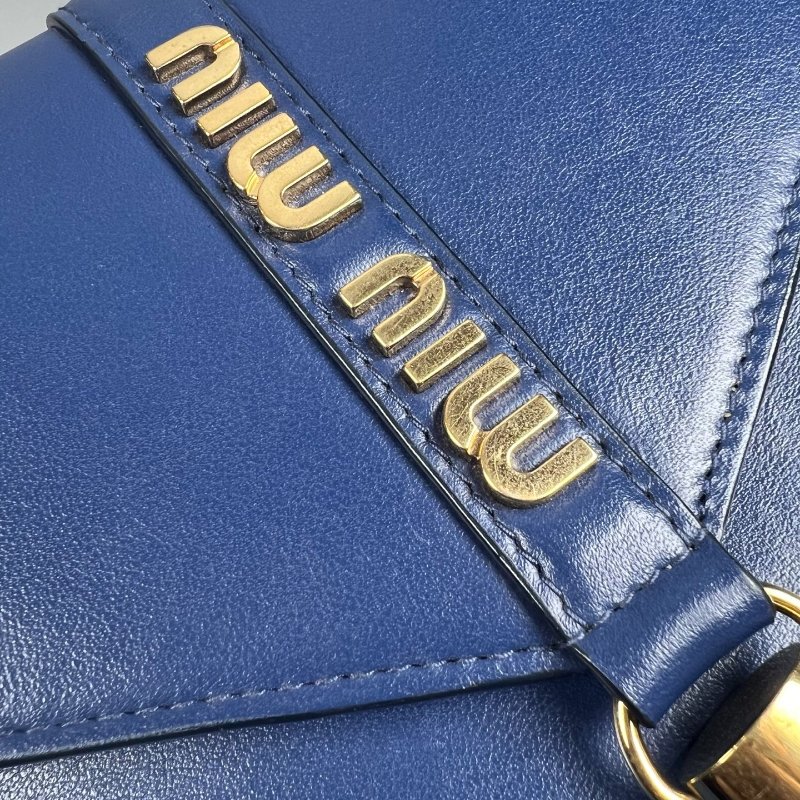 MIUMIU 藍皮革金扣流蘇-9