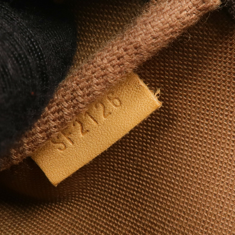 LOUIS VUITTON Monogram Mini Pochette Accessoires金扣手挽袋-12