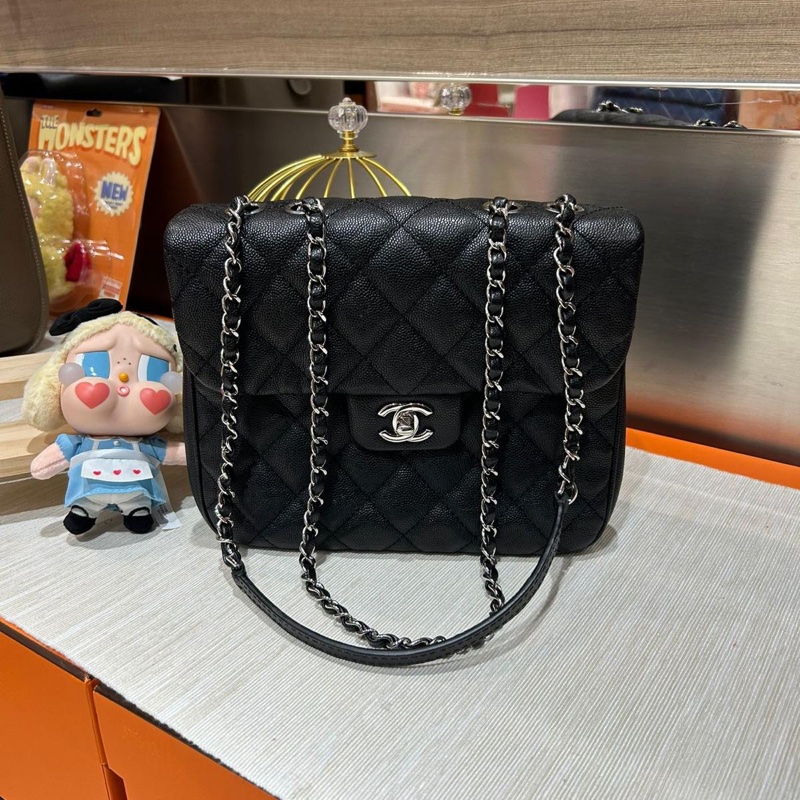 Chanel Classic Flap shoulder bag-6
