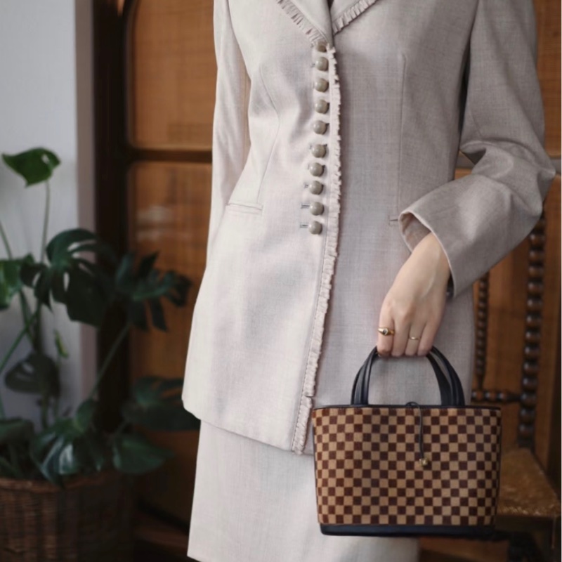 「JL精品代購」 9新 LV棋盤格馬毛菜籃子手拎包-1