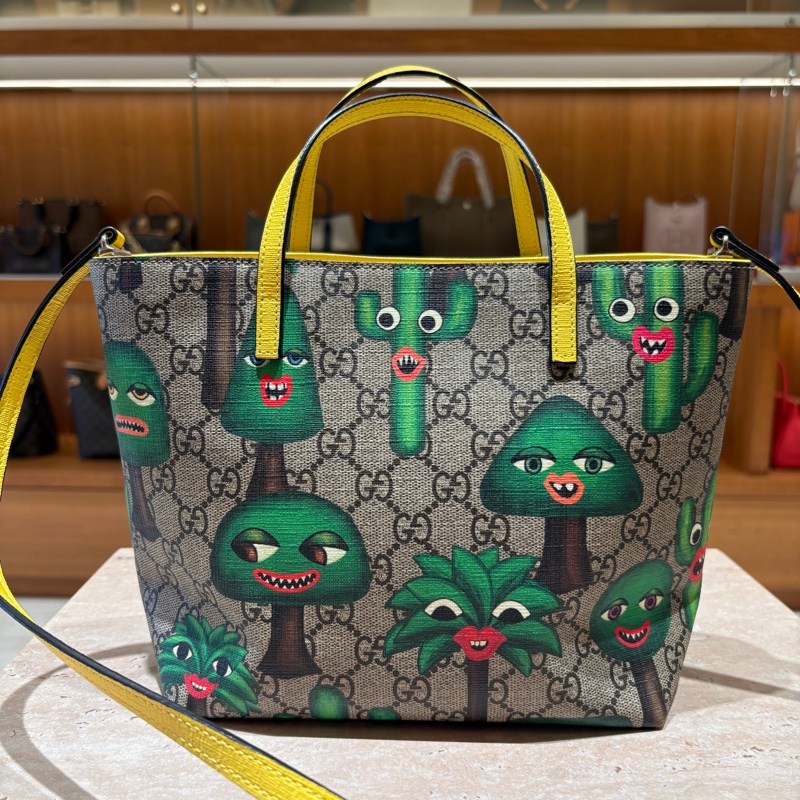 【現貨!限量潮流款】Gucci Smiling Tote 微笑植物托特包|GG Supreme × 藝術聯名|獨特視覺 × 實用托特包設計-1