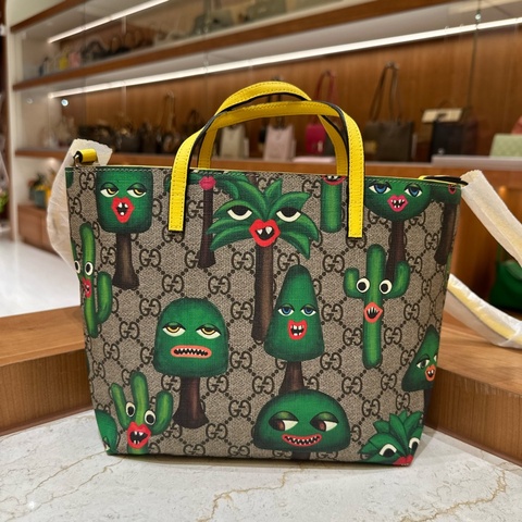 Gucci Smiling Tote 微笑植物托特包｜GG Supreme × 藝術聯名｜獨特視覺 × 實用托特包設計