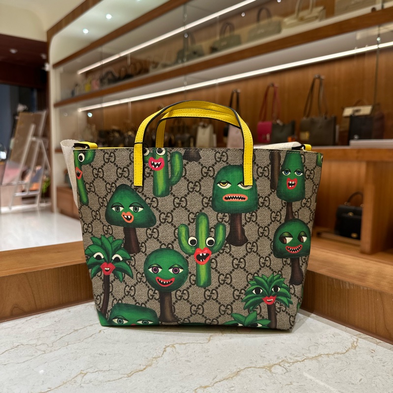 Gucci Smiling Tote 微笑植物托特包|GG Supreme × 藝術聯名|獨特視覺 × 實用托特包設計-1