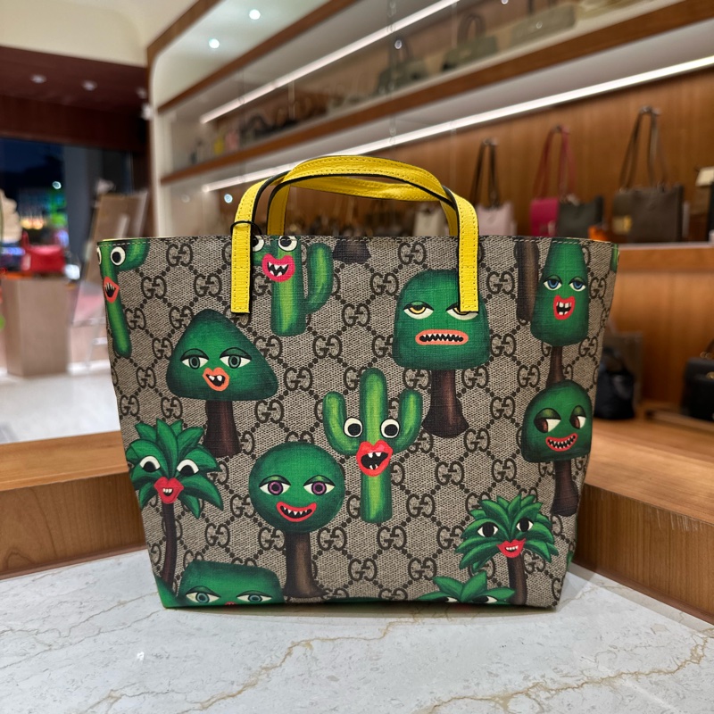 Gucci Smiling Tote 微笑植物托特包|GG Supreme × 藝術聯名|獨特視覺 × 實用托特包設計-5