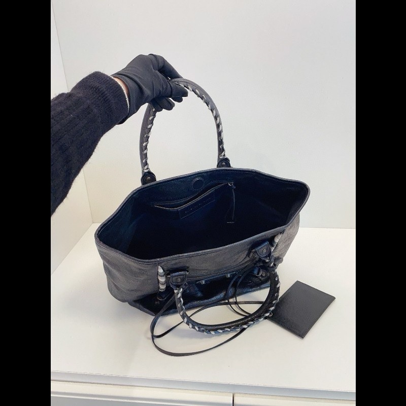Balenciaga tote
限量滾邊soblack 機車包-5