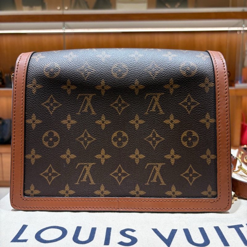 【現貨｜復古新經典】Louis Vuitton Dauphine MM 肩背包｜老花拼色設計｜LV金釦磁扣開闔｜可調式肩背斜背兩用-1