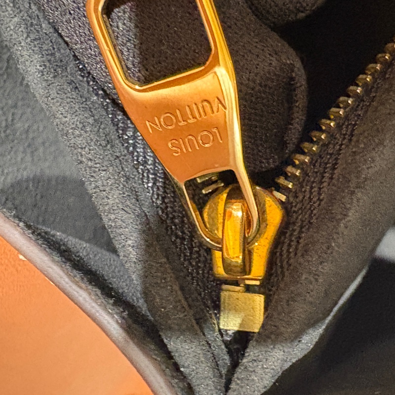 【現貨｜復古新經典】Louis Vuitton Dauphine MM 肩背包｜老花拼色設計｜LV金釦磁扣開闔｜可調式肩背斜背兩用-6