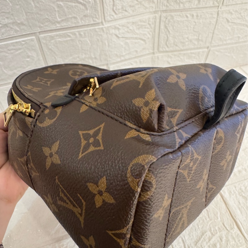 LV花紋mini後背包 超可愛😻-6