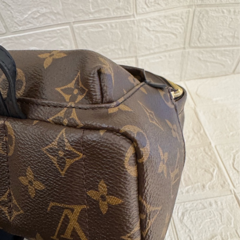 LV花紋mini後背包 超可愛😻-7