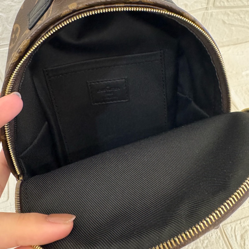 LV花紋mini後背包 超可愛😻-10