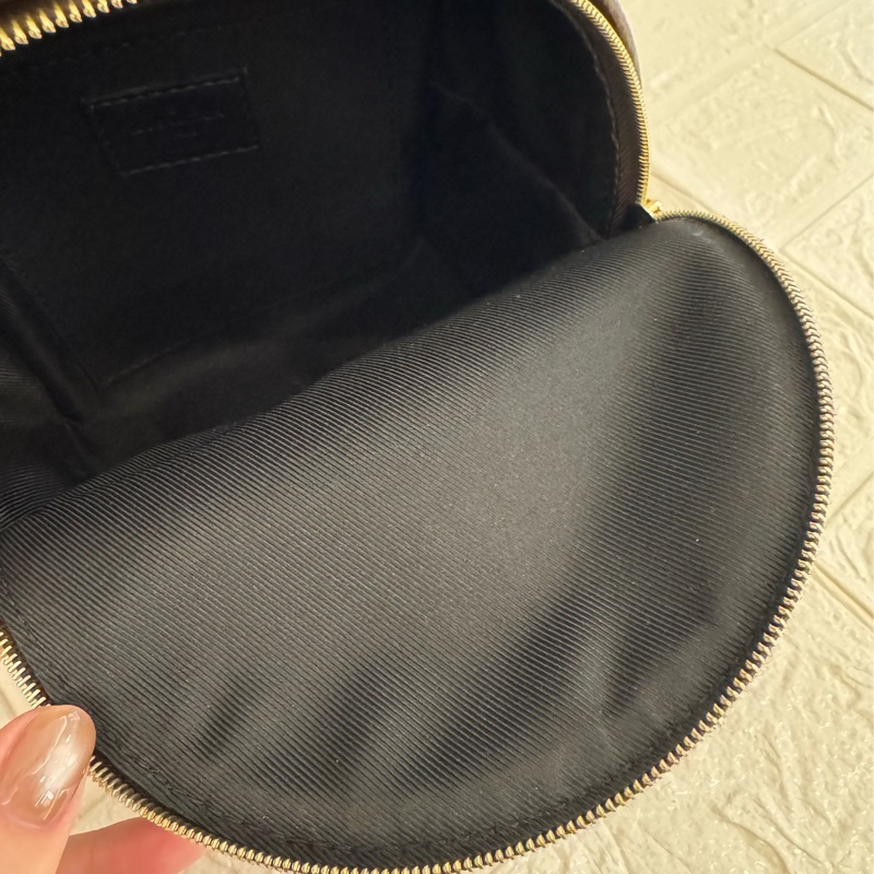 LV花紋mini後背包 超可愛😻-15