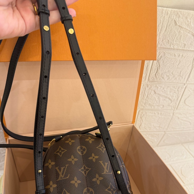 LV花紋mini後背包 超可愛😻-26