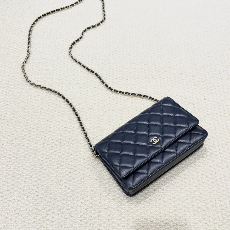 CHANEL - 深藍色羊皮霧金釦WOC-0