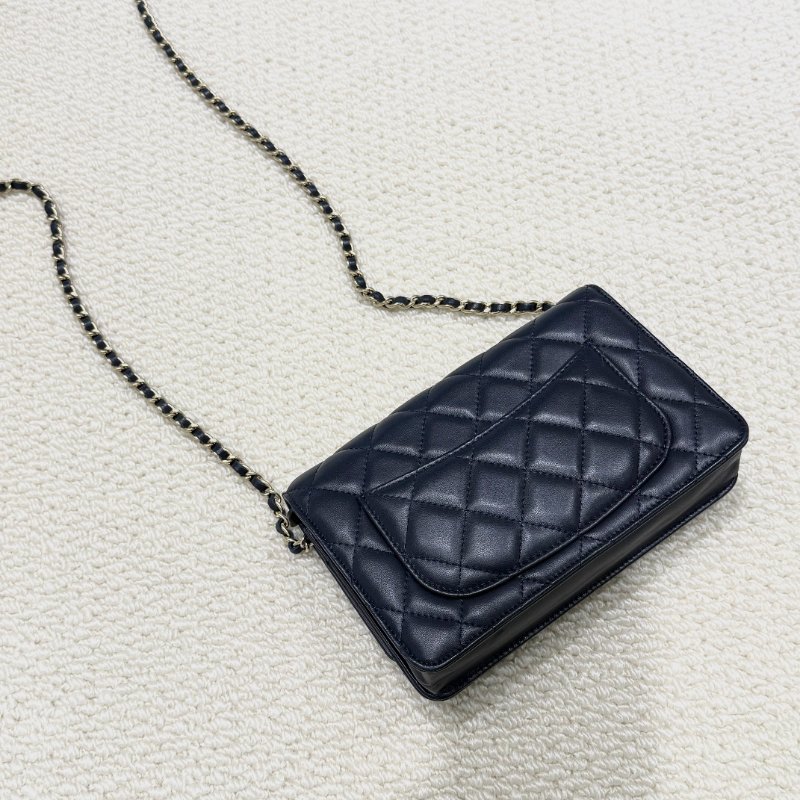 CHANEL - 深藍色羊皮霧金釦WOC-1