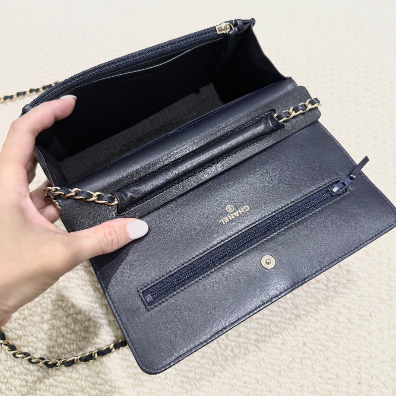 CHANEL - 深藍色羊皮霧金釦WOC-2