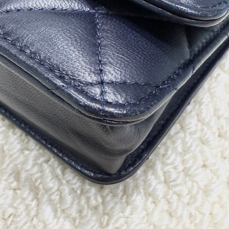 CHANEL - 深藍色羊皮霧金釦WOC-6