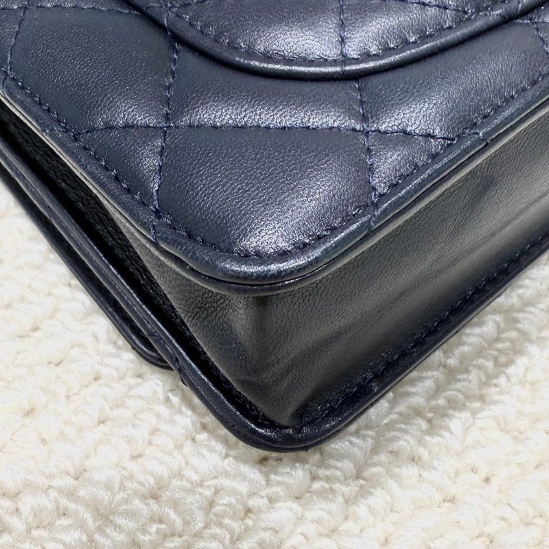 CHANEL - 深藍色羊皮霧金釦WOC-7