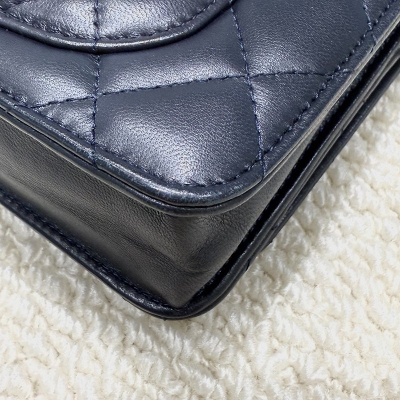 CHANEL - 深藍色羊皮霧金釦WOC-8