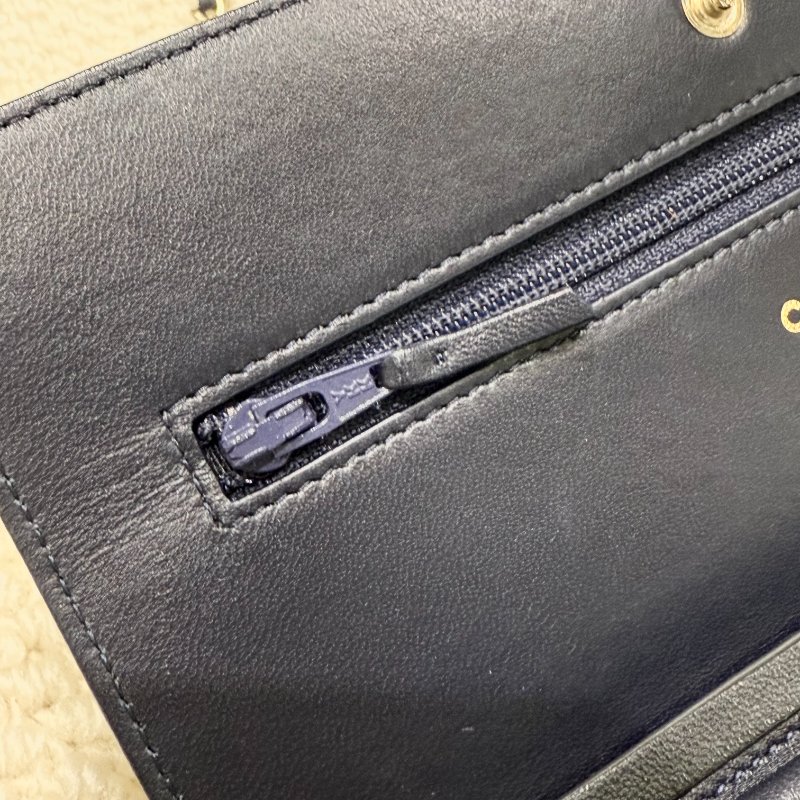 CHANEL - 深藍色羊皮霧金釦WOC-9