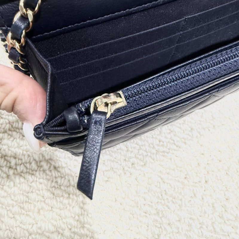 CHANEL - 深藍色羊皮霧金釦WOC-10