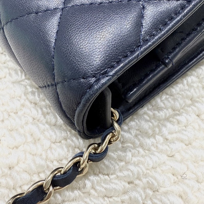 CHANEL - 深藍色羊皮霧金釦WOC-12