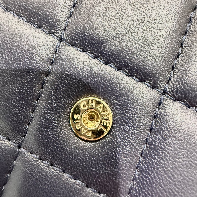 CHANEL - 深藍色羊皮霧金釦WOC-13