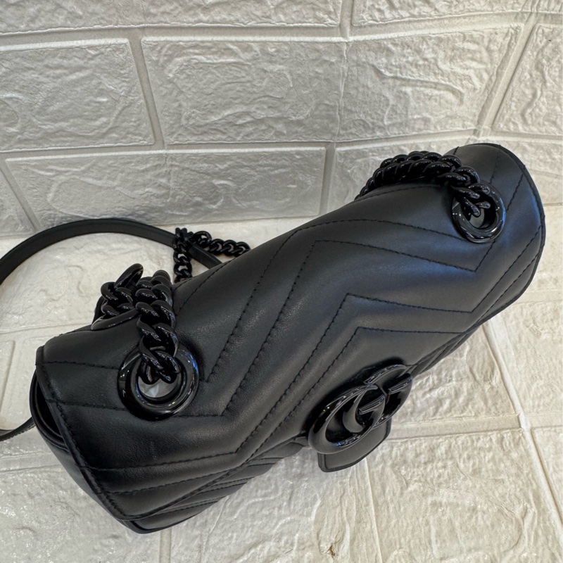 Gucci黑皮革黑雙G鏈包22-1