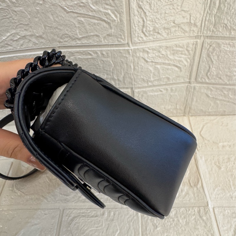 Gucci黑皮革黑雙G鏈包22-3