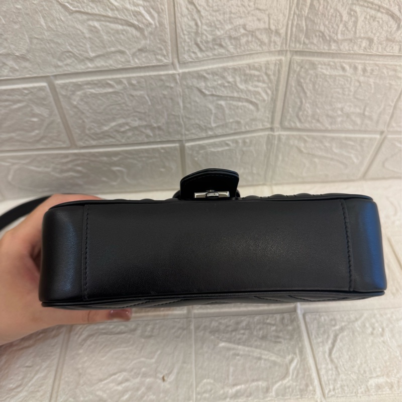 Gucci黑皮革黑雙G鏈包22-4